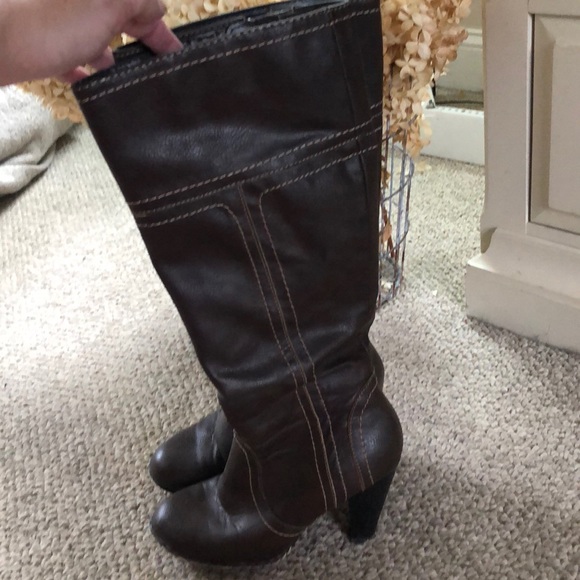 Merona Shoes - High dark brown boots - like new Sz 6!